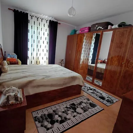Nonas House *